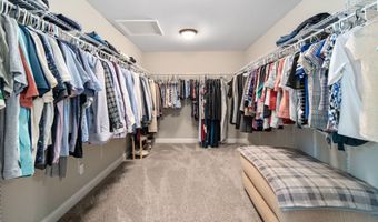 35 Shinnecock Hills Dr, Albany, NY 12205