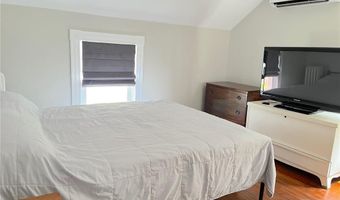 72 Sayles Ave, Warwick, RI 02889