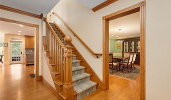19 Ledge Rd, Bristol, RI 02809