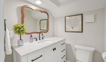 1805 ARMY NAVY Dr, Arlington, VA 22202