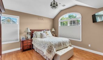 62 Netherwood Dr, Albertson, NY 11507