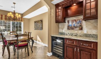 12 White Oak Ln 112, Aberdeen, NJ 07747