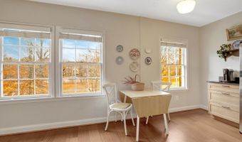 1251 E ABINGDON Dr #1121, Alexandria, VA 22314