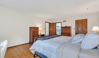 114 W SAVANNAH Dr, Bear, DE 19701