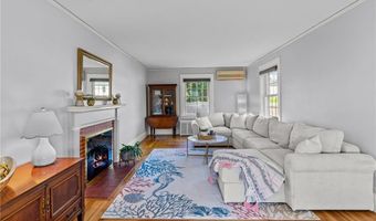 21 Earlham Way, Warwick, RI 02886