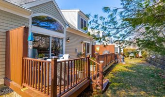 13 Hollyhock Knoll Ct 13, Bourne, MA 02532