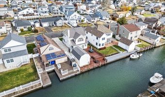 16 Gibbs Rd, Amity Harbor, NY 11701