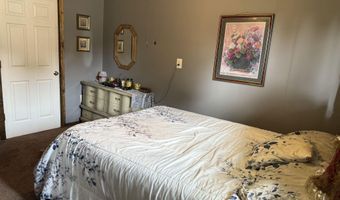 907 S Main St, Bicknell, IN 47512