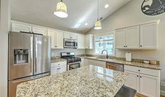 37 Lakeview Ave, Lincoln, RI 02865