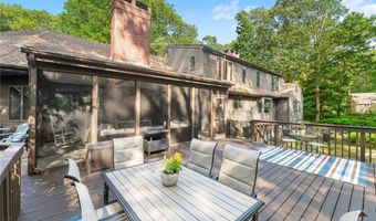 2 Spinney Ln, North Kingstown, RI 02852