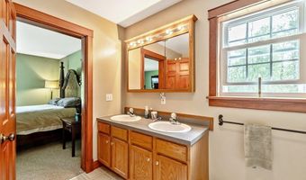 216 Wood Ln, Alburgh, VT 05440