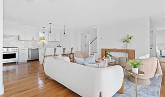 91 Houston Ave, Newport, RI 02840