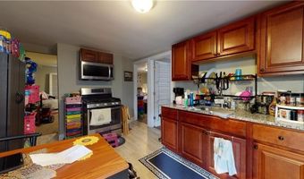 44 Division St, Lincoln, RI 02838
