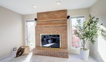 3682 Tanglewood Ct, Ann Arbor, MI 48105