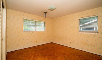 2528 Meadow Rd, Biloxi, MS 39531