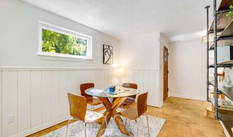 2420 N TAYLOR St, Arlington, VA 22207