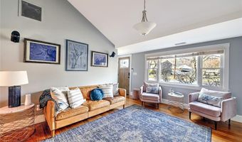 12 Grassy Plain Rd, Barrington, RI 02806