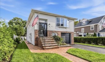 16 Netz Pl, Albertson, NY 11507