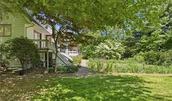 32 Briarwood Rd, Lincoln, RI 02865