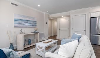 20 E Bowery St 1A, Newport, RI 02840
