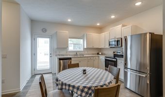 677 Crossings Ln, Akron, OH 44320