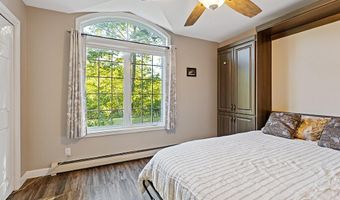 5 Little Village Ln, Belgrade, ME 04917