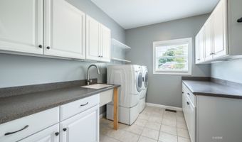 1 Pinewood Way, Athens, OH 45701