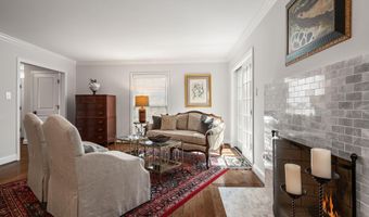 2317 S QUEEN St, Arlington, VA 22202