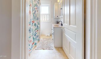 202 W Whittier Ave, Altoona, PA 16602