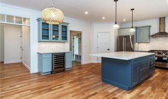 44 Saddlebrook Dr, Warwick, RI 02818