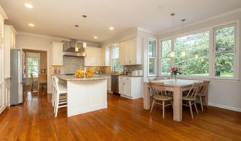 8809 SAUNDERS Ln, Bethesda, MD 20817