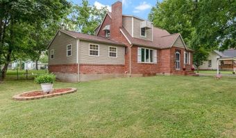 421 W College St, Aurora, MO 65605
