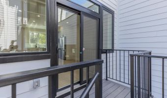 722 KENYON St NW #3, Washington, DC 20010