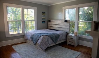 66 Weaver St, Baxley, GA 31513