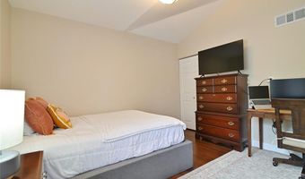 1131 Claytonbrook Ct, Ballwin, MO 63011