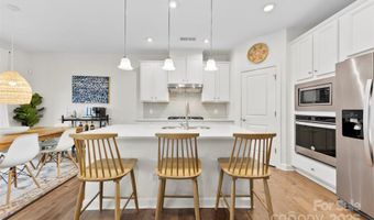 9302 Dufaux Dr, Charlotte, NC 28278
