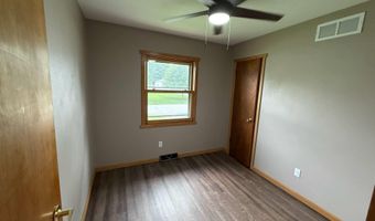 204 7TH St W, Andalusia, IL 61232