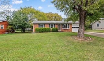 14 Fieldcrest Rd, Arden, NC 28704