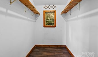 32 Delano Rd, Asheville, NC 28805