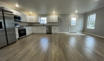913 Pine Ave, Alma, MI 48801