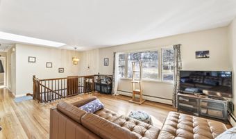 6 Advocate Pl, Danbury, CT 06810