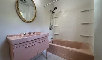 4 Noonan Ln, Albany, NY 12209