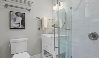 17 Everett St, Newport, RI 02840