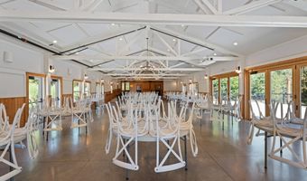 21358 OAK Ln, Aurora, OR 97002