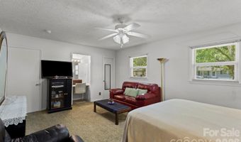 3326 Dunaire Dr, Charlotte, NC 28205