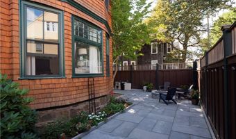 17 Lincoln St, Newport, RI 02840