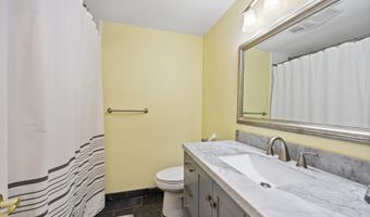 20 Club Ln, Cheshire, CT 06410