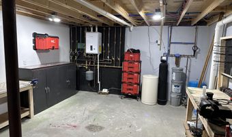48 Mountain View Dr, Auburn, ME 04210