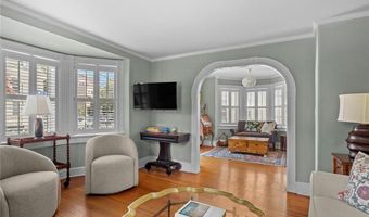 8 Sanford St, Newport, RI 02840