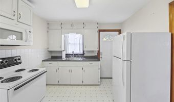 3208 Batson Dr, Alton, IL 62002